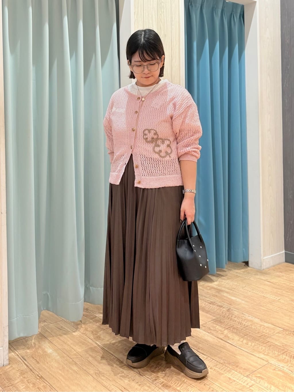 砂糖さんの「SHOO･LA･RUE｜コード刺繍アソートメッシュカーディガン」を使ったコーディネート