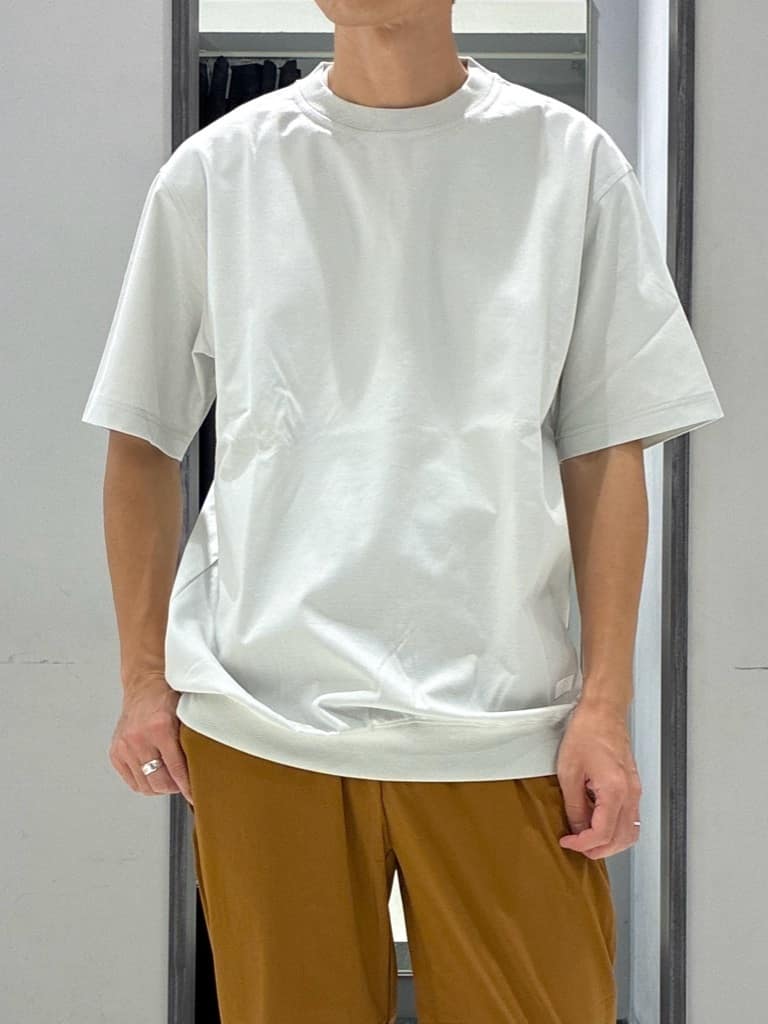 わいずみさんの「TAKEO KIKUCHI｜【抗菌防臭/シーズンレス】シアサッカーギンガムチェック ストレッチシャツ」を使ったコーディネート