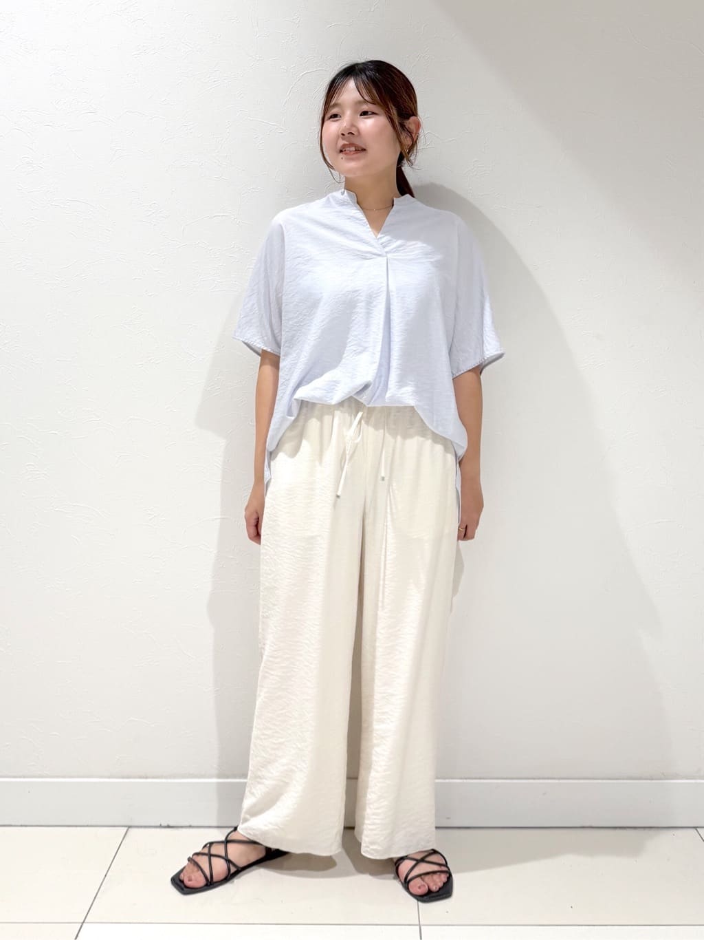 YUUKIさんの「INDIVI｜【洗える／UVケア／SETUP可能】ドロストワイドパンツ」を使ったコーディネート