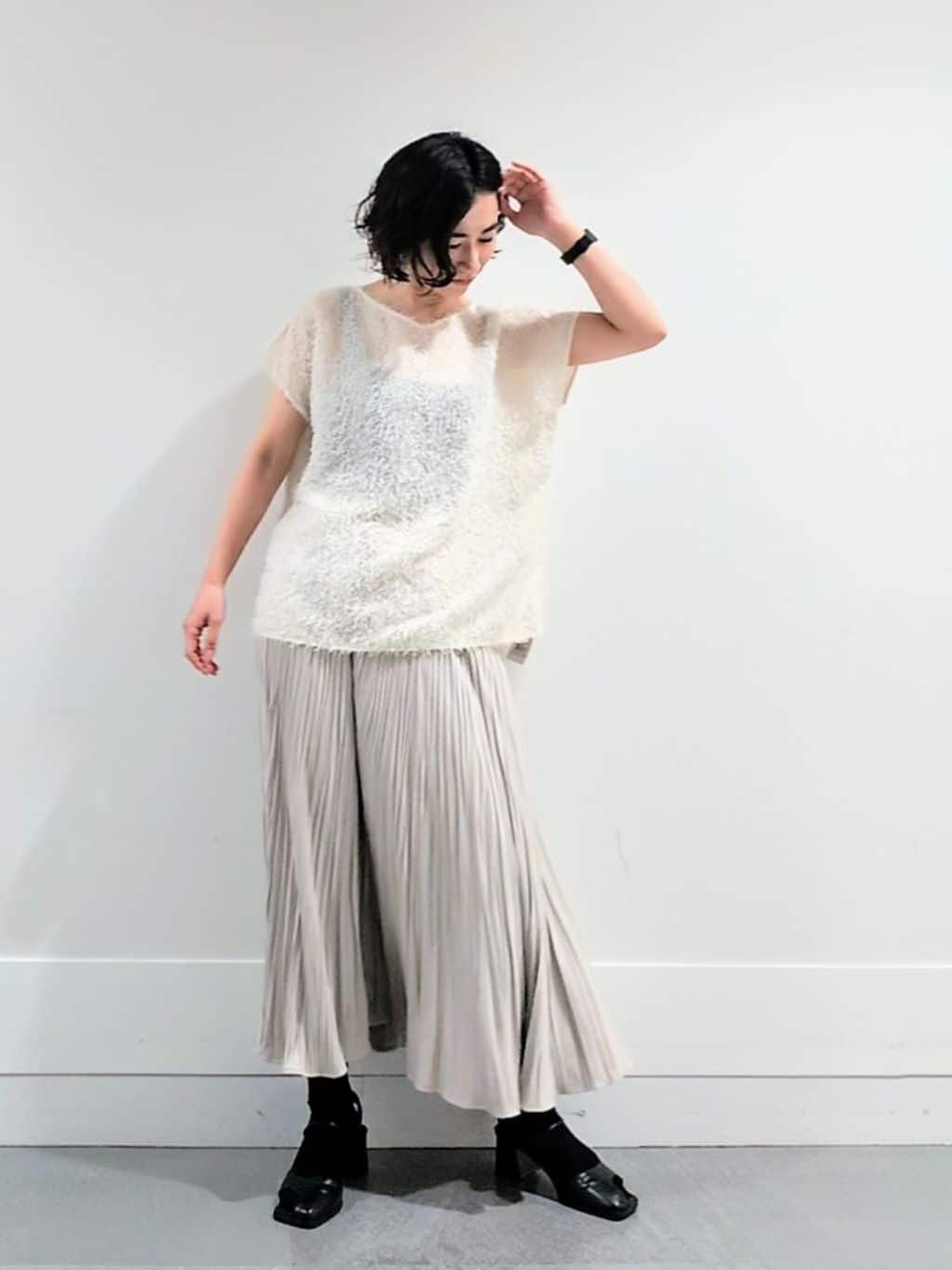 ミズタさんの「UNTITLED｜【セットアップ可/洗える】フェザーフレンチスリーブブラウス」を使ったコーディネート