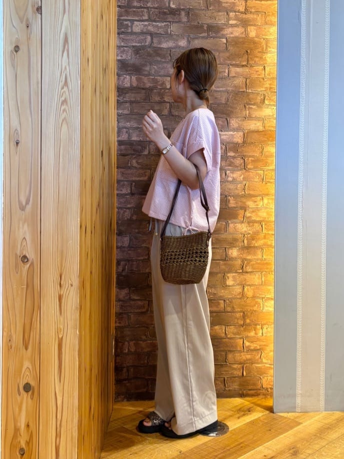 mieさんの「SHOO･LA･RUE｜【洗える/S-LL】シルエット変化を楽しめる サッカーストライプ柄スキッパートップス」を使ったコーディネート