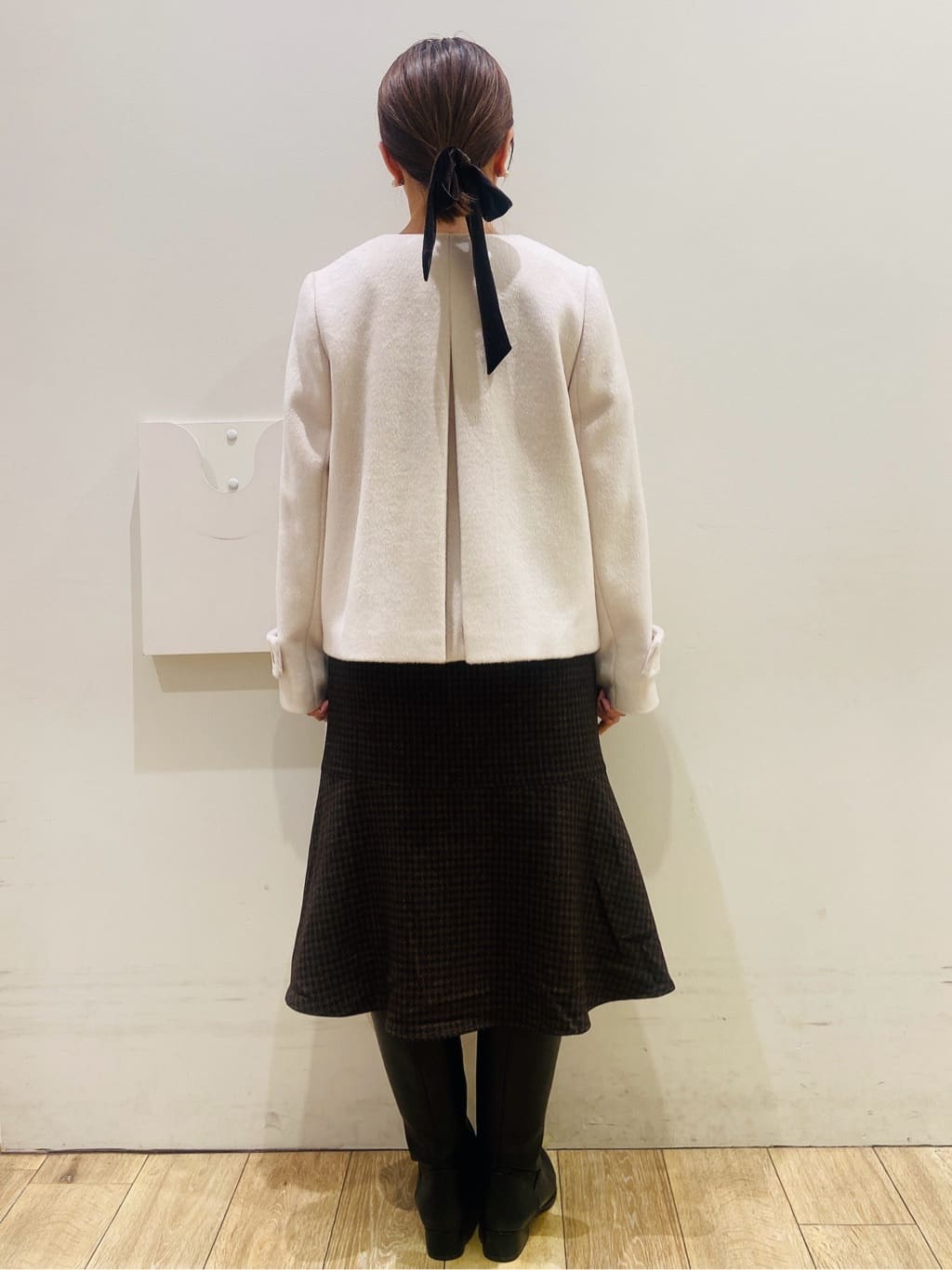 YUKOさんの「index｜ラメスカラップビジューデザインニット【洗濯機OK】《6col／S～LL》」を使ったコーディネート
