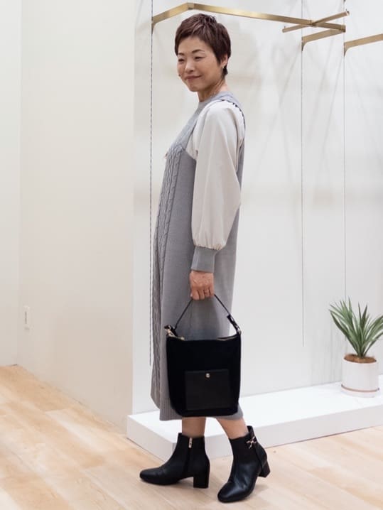 シュウコさんの「grove｜一枚で華やぐ、袖布帛ケーブルニットワンピース」を使ったコーディネート