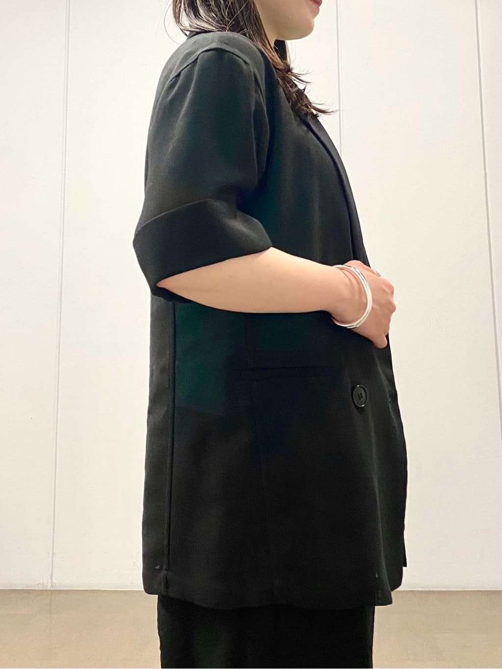 misakiさんの「INDIVI｜【洗える／UVケア／SETUP可能】ドロストワイドパンツ」を使ったコーディネート
