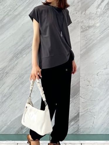 Miwaさんの「UNTITLED｜【洗える/Tシャツ】ツイストプルオーバー」を使ったコーディネート