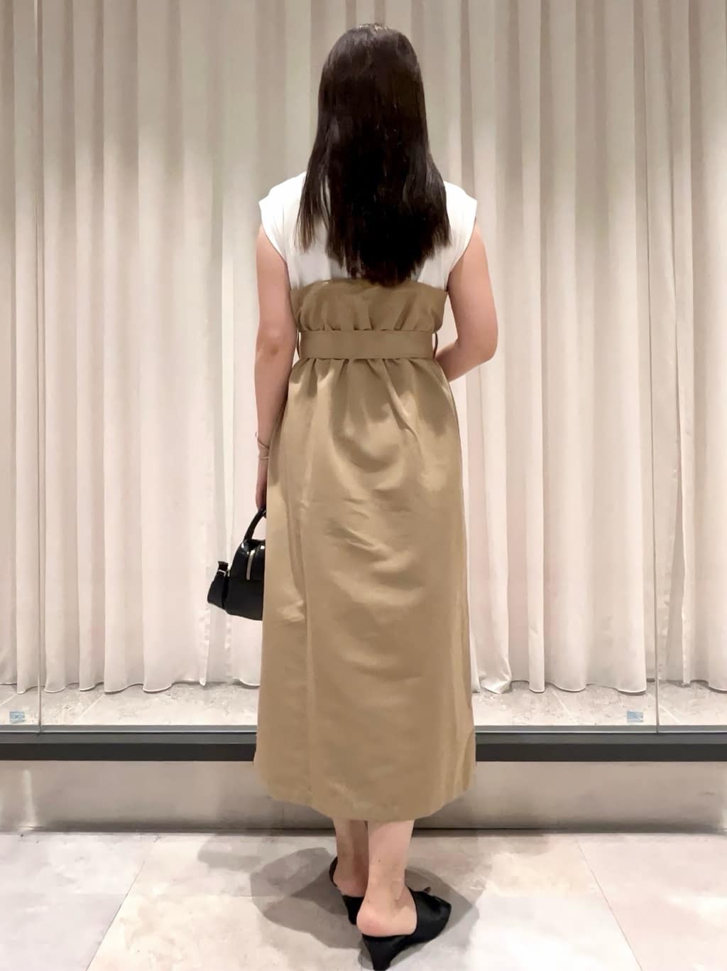 maiさんの「OPAQUE.CLIP｜トレンチ風ベアドッキングワンピース【洗濯機洗い可】」を使ったコーディネート