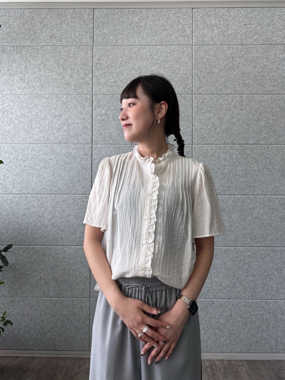 なつさんの「INDIVI｜【セットアップ可能】サキソニーサイドラインパンツ」を使ったコーディネート