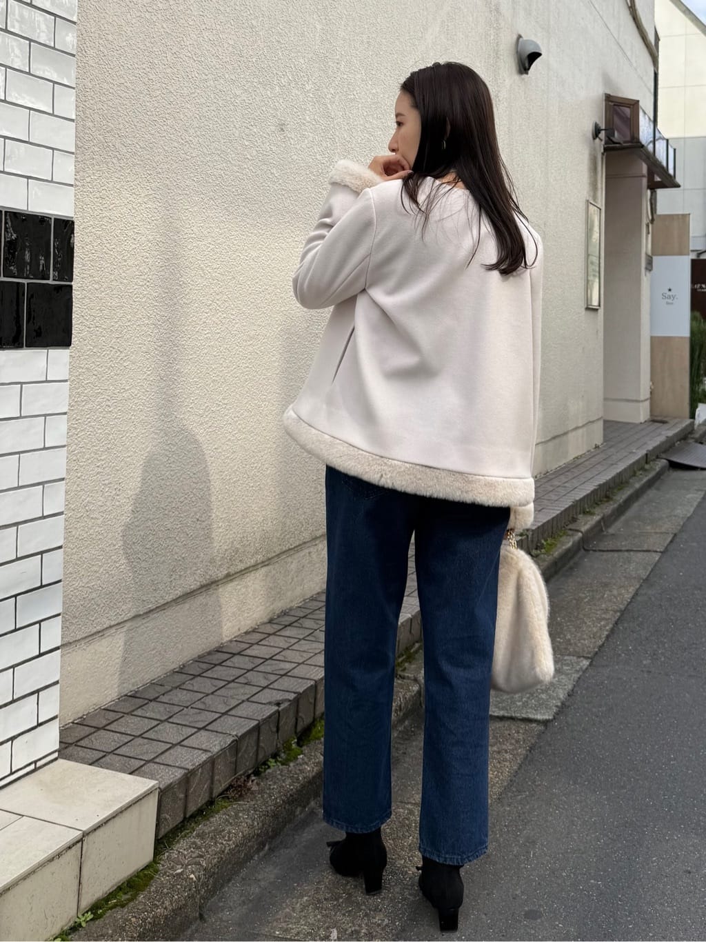 teiさんの「Couture brooch｜【大人可愛い・リボン取り外し可】前後2WAYラメリブ シアープチフリルニット」を使ったコーディネート