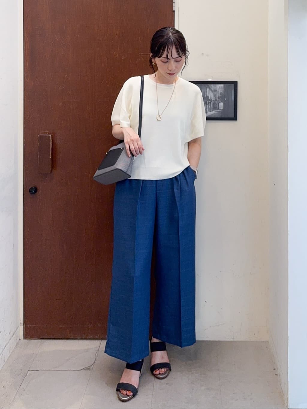 𝐇𝐢𝐫𝐨𝐦𝐢さんの「SHOO･LA･RUE｜【S-LL】二の腕はカバーして魅せる フレアスリーブニット」を使ったコーディネート