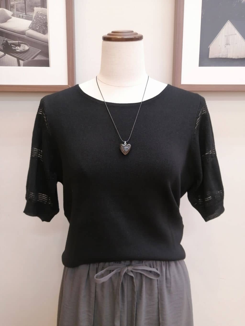 maiさんの「SHOO･LA･RUE｜【S-LL/ひんやり】さらっとタッチできれい見え ピンタックスカーチョ」を使ったコーディネート