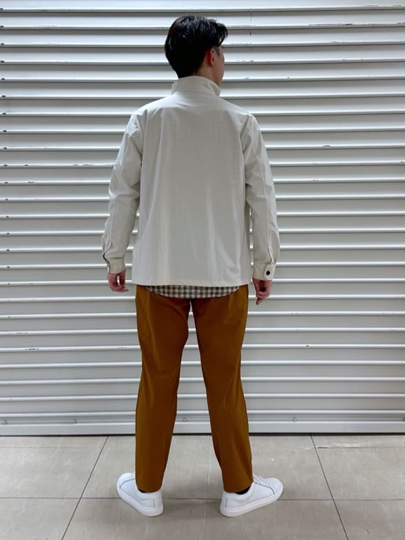 イッシーさんの「TAKEO KIKUCHI｜【3D ナイロン ストレッチ】スタンドカラー シャツブルゾン」を使ったコーディネート