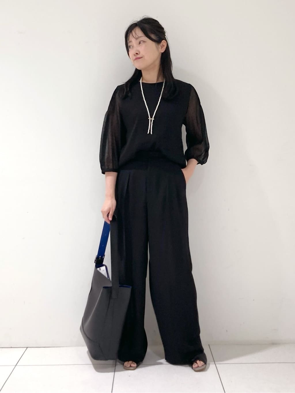 momokoさんの「INDIVI｜フロッキードットブラウス」を使ったコーディネート
