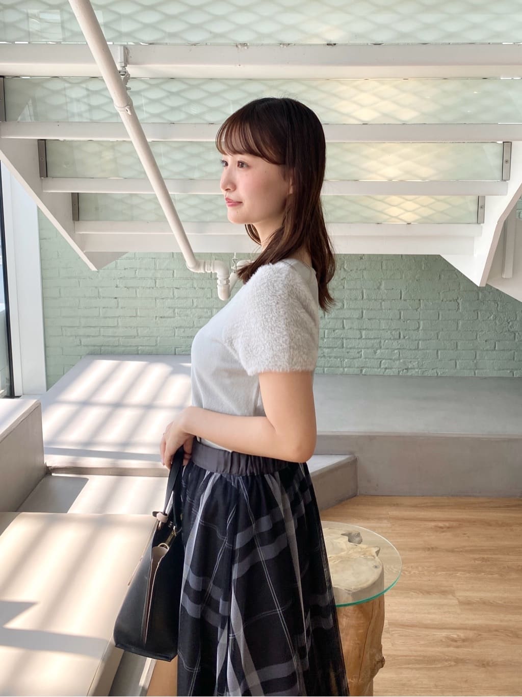 みさかさんの「index｜《6色展開》フェザーパフスリーブVネックニット【洗濯機洗い可】」を使ったコーディネート