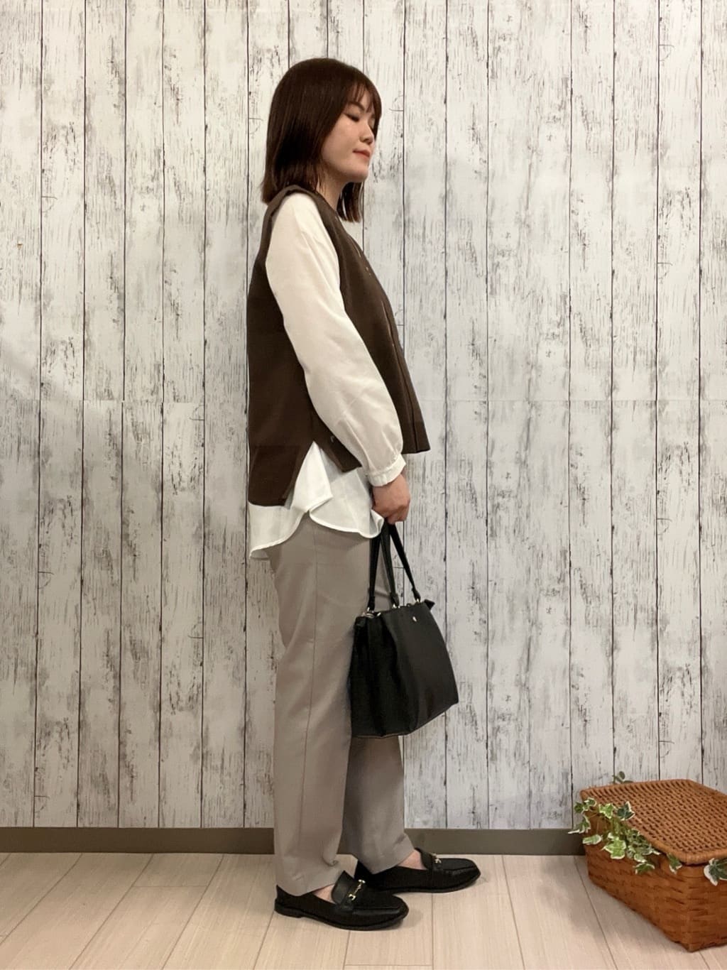 シカさんの「SHOO･LA･RUE｜【洗濯機可/S-3L/美脚シルエット】通勤・セレモニーにも　きちんと見えする ソフトスティックパンツ」を使ったコーディネート