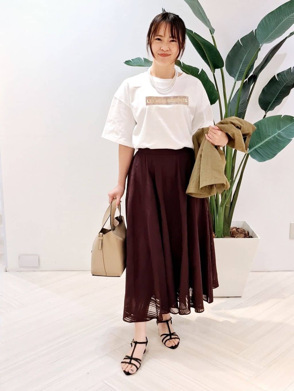 YuKaRiさんの「UNTITLED｜【コットン100/ゆったり/ショート丈/洗える】ベロアロゴTシャツ」を使ったコーディネート