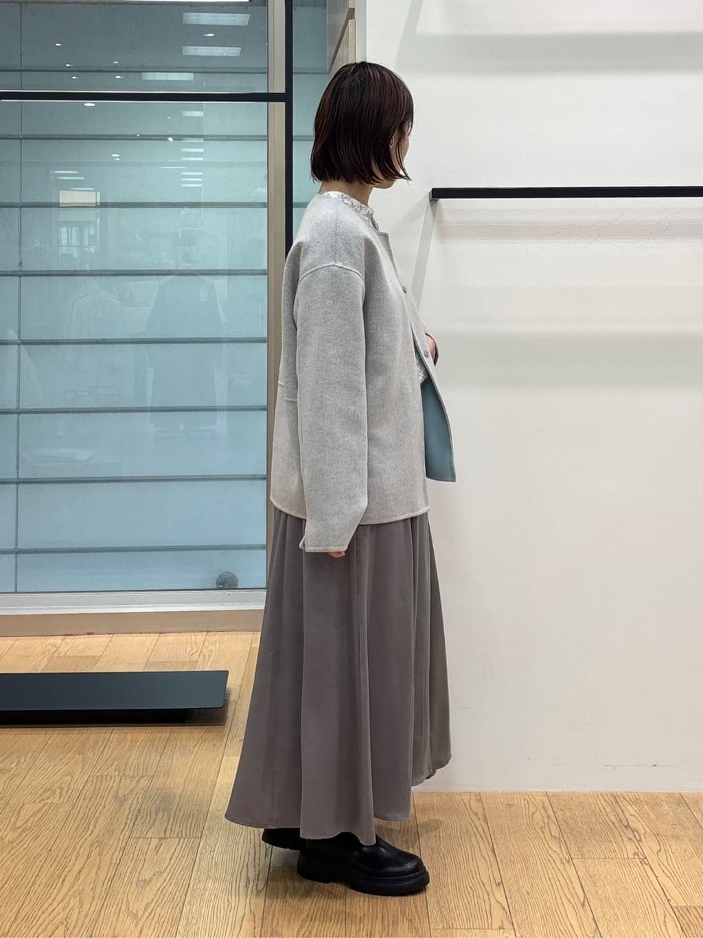 asamiさんの「INDIVI｜【UVケア／セットアップ可能】スエード調サテンスカート」を使ったコーディネート