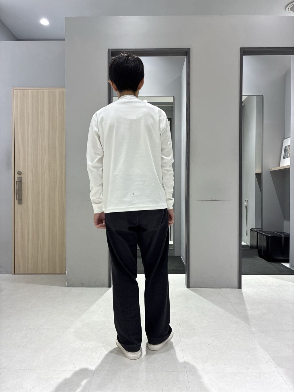 わいずみさんの「TAKEO KIKUCHI｜【3D ナイロン ストレッチ】ジップアップ フードブルゾン」を使ったコーディネート