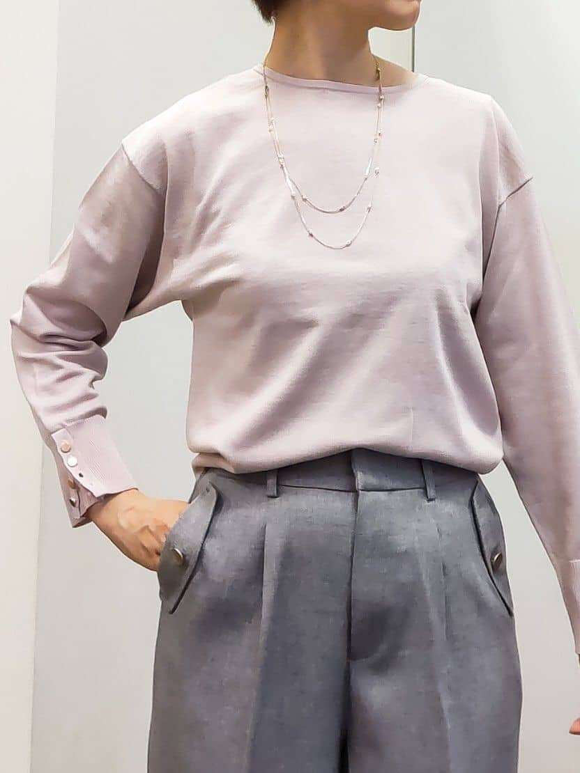 やまちゃんさんの「grove｜ON/OFF毎日使える！袖口ボタンドロップショルダーニット」を使ったコーディネート