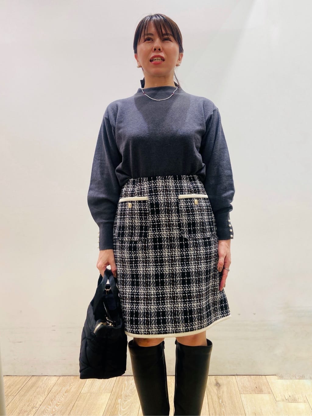 YUKOさんの「index｜ふんわりボトルネックパフスリーブニット【洗濯機OK】」を使ったコーディネート