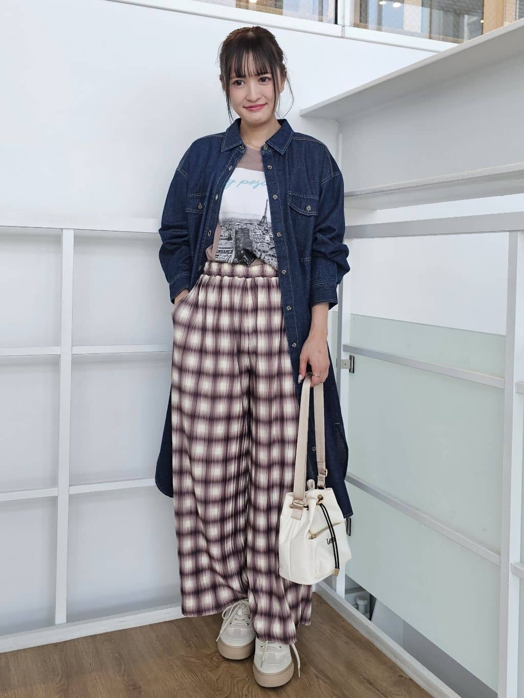 ゆゆさんの「SHOO･LA･RUE｜【S-LL】ロングシーズン活躍 デニムシャツワンピース」を使ったコーディネート