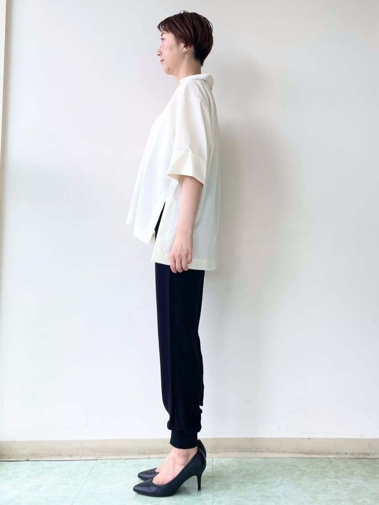 aliceさんの「UNTITLED｜【UVカット/接触冷感/吸水速乾/ゆったり】V開きネックシャツ」を使ったコーディネート