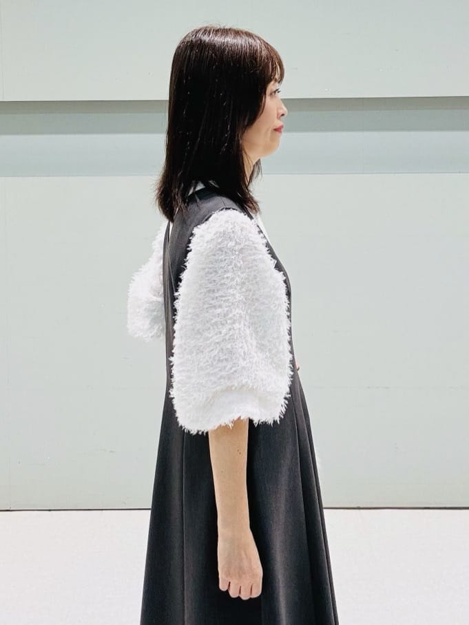makiさんの「UNTITLED｜【丸首/Tシャツ風/短丈】シャギースリーブ ポンチカットソー」を使ったコーディネート