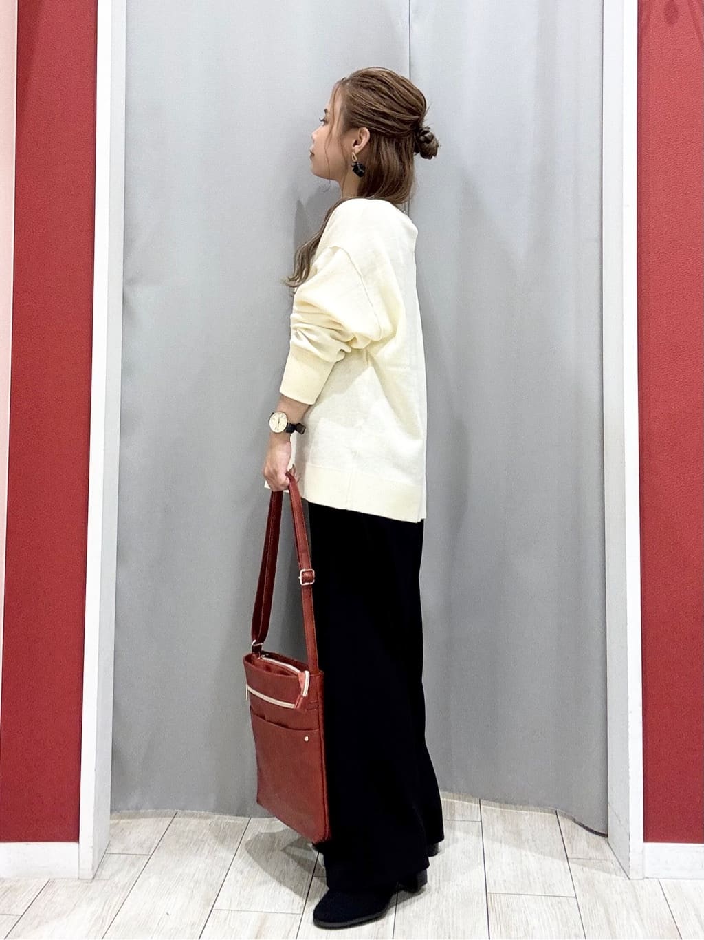 shioさんの「SHOO･LA･RUE｜【洗濯機可/ちくちくしにくい】大人カジュアルを叶える スウェットライクニット」を使ったコーディネート