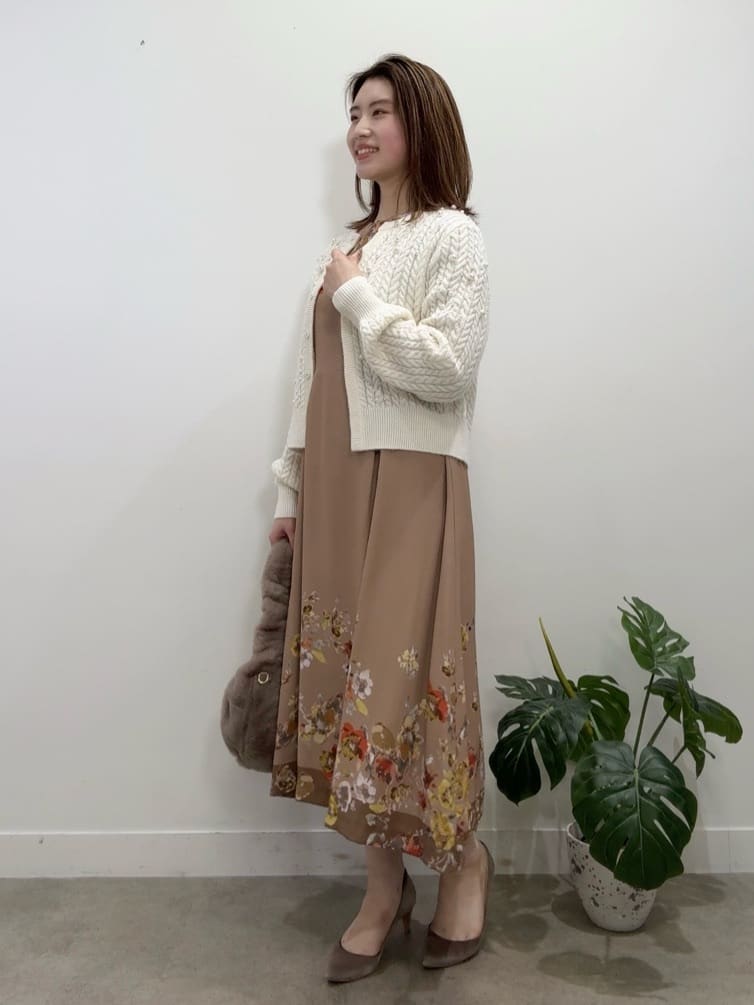 Suma Una本部スタッフさんの「SunaUna｜【COLLECTION LINE】パール調カーデ」を使ったコーディネート