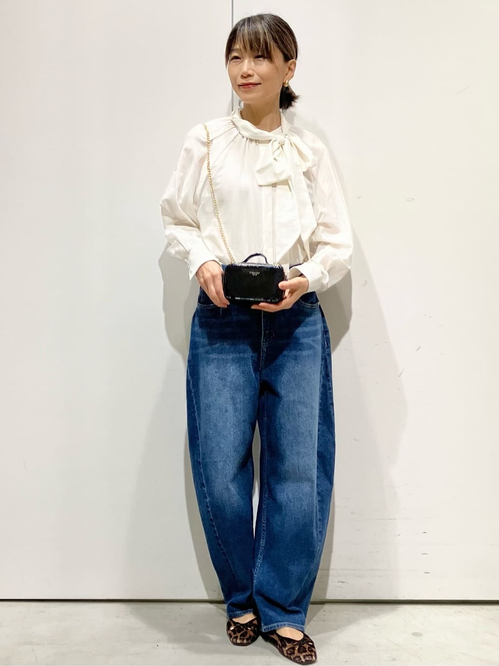Jさんの「OPAQUE.CLIP｜2WAYシアーボウタイブラウス【洗濯機洗い可】」を使ったコーディネート