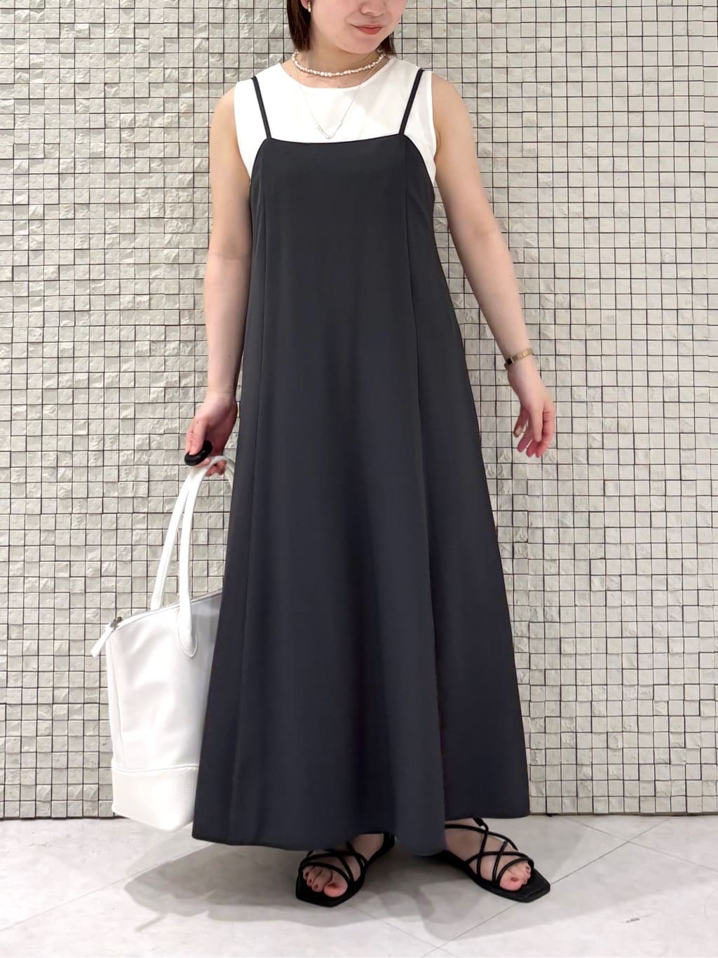 sakuさんの「INDIVI｜【UVケア】エアリージョーゼット キャミワンピース」を使ったコーディネート