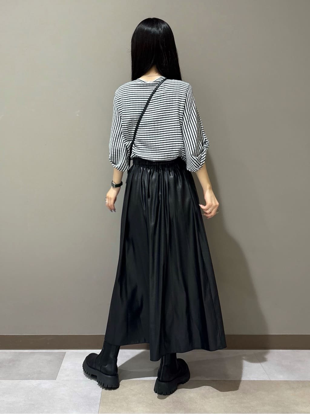 KEIKOさんの「INDIVI｜レザー調ギャザースカート」を使ったコーディネート