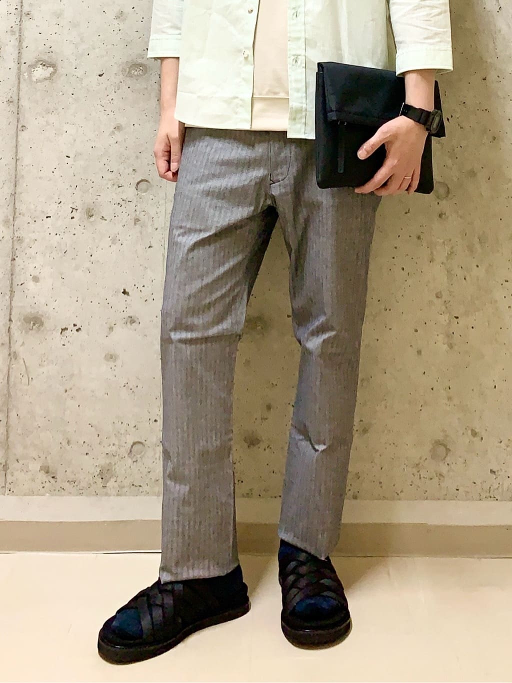 木村剛さんの「TAKEO KIKUCHI｜【Made in JAPAN】播州織 ヘリンボン ストレート パンツ」を使ったコーディネート