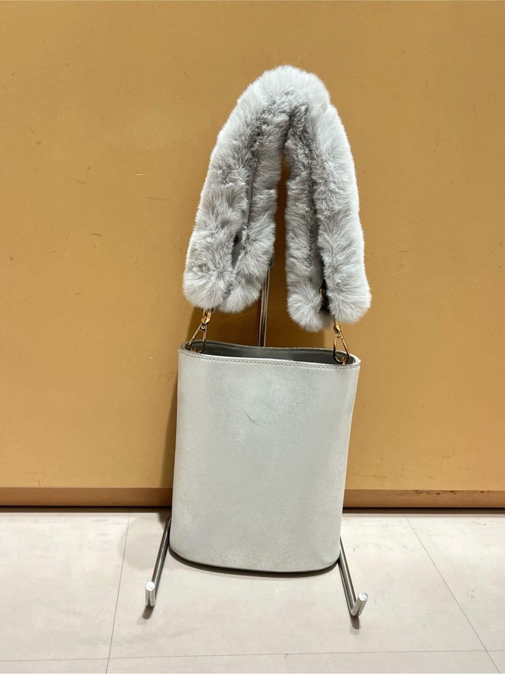 このかさんの「ESPERANZA｜ジュエルヒールショートブーツ」を使ったコーディネート