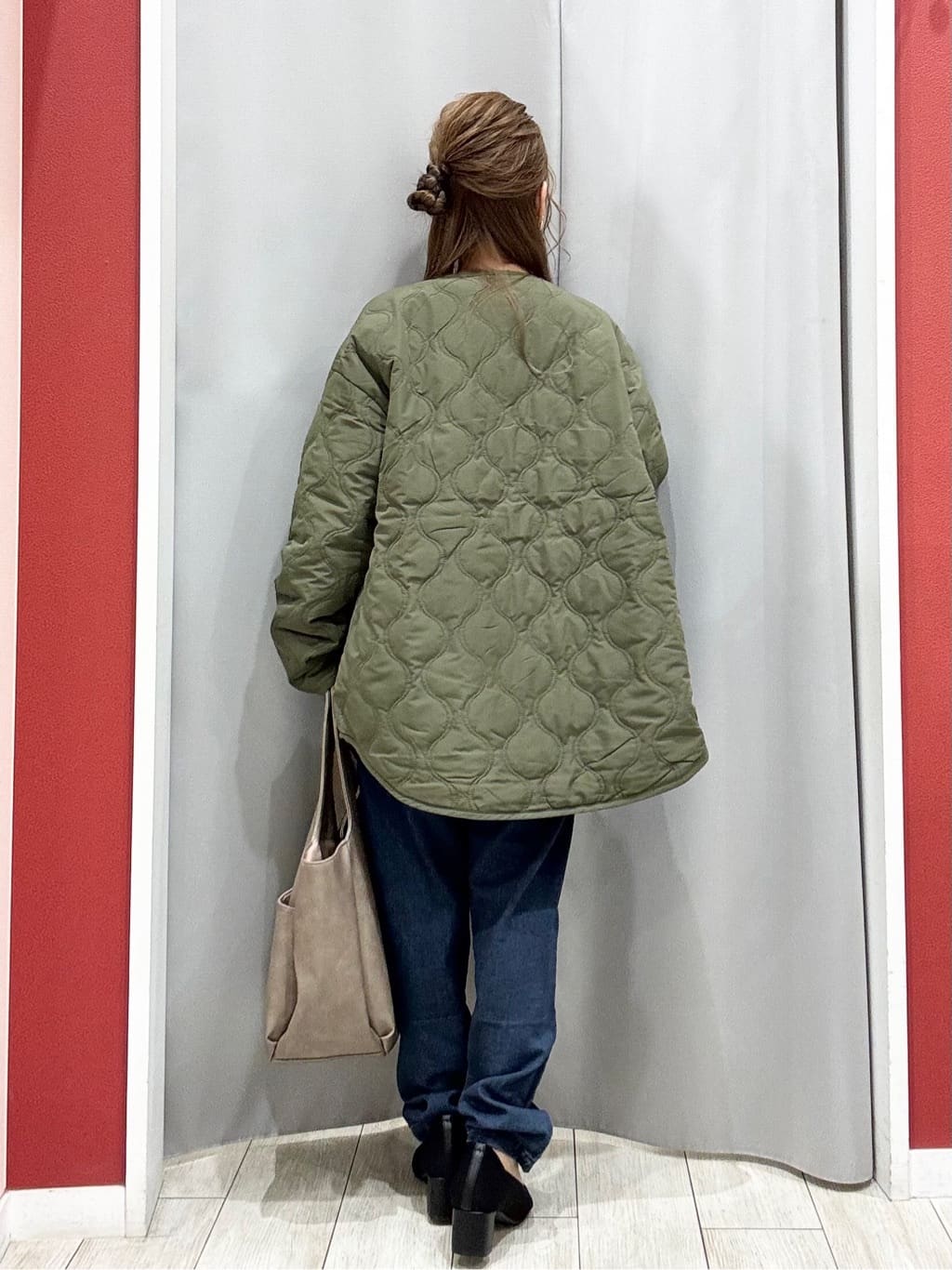 shioさんの「SHOO･LA･RUE｜【高レビュー/SS-LL/美脚シルエット】自然に体型カバー イージーデニム テーパードパンツ」を使ったコーディネート
