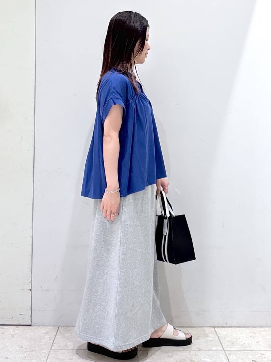 mameさんの「OPAQUE.CLIP｜スキッパーフレアカットソー【接触冷感／洗濯機洗い可】」を使ったコーディネート