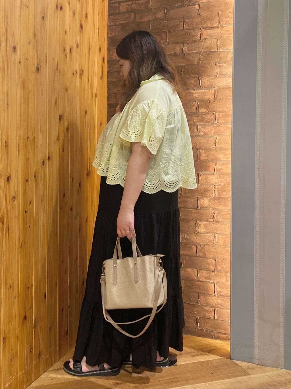 Risaさんの「SHOO･LA･RUE｜【洗える/S-LL】微光沢で華やかなティアードスカート」を使ったコーディネート