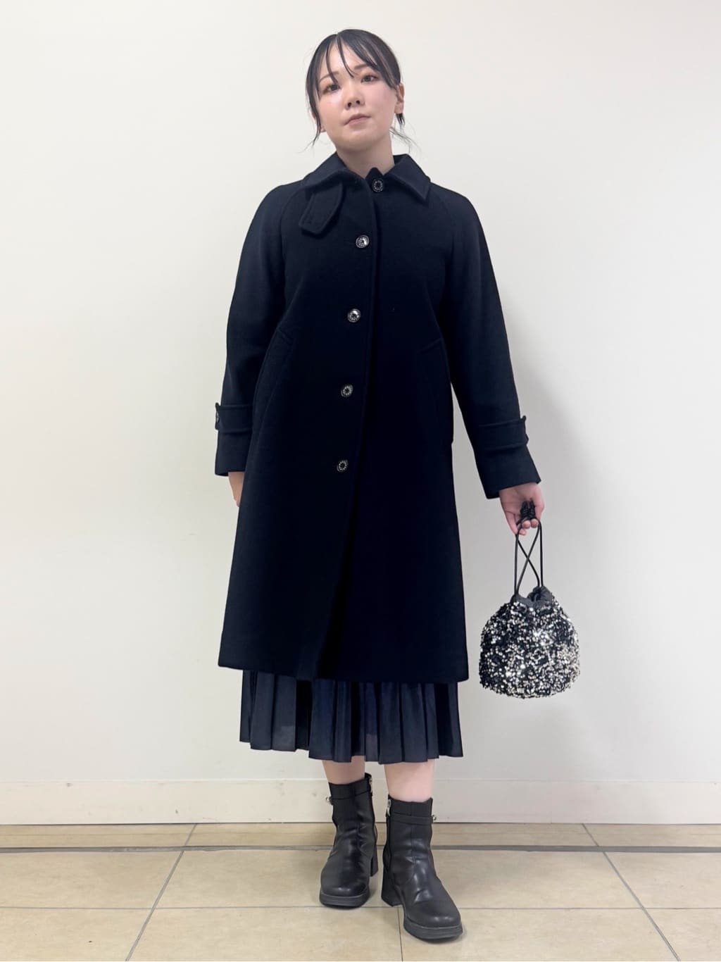 なかもとあきさんの「DRESSTERIOR｜◆【洗える/ストレッチ性/オンオフ】箔プリントプリーツスカート」を使ったコーディネート