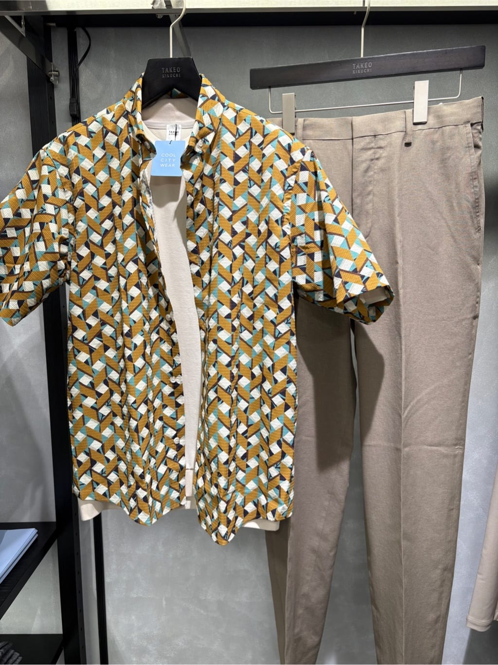 s___sさんの「TAKEO KIKUCHI｜【COOL CITY WEAR】籠目アート柄 サッカーシャツ /通気性」を使ったコーディネート
