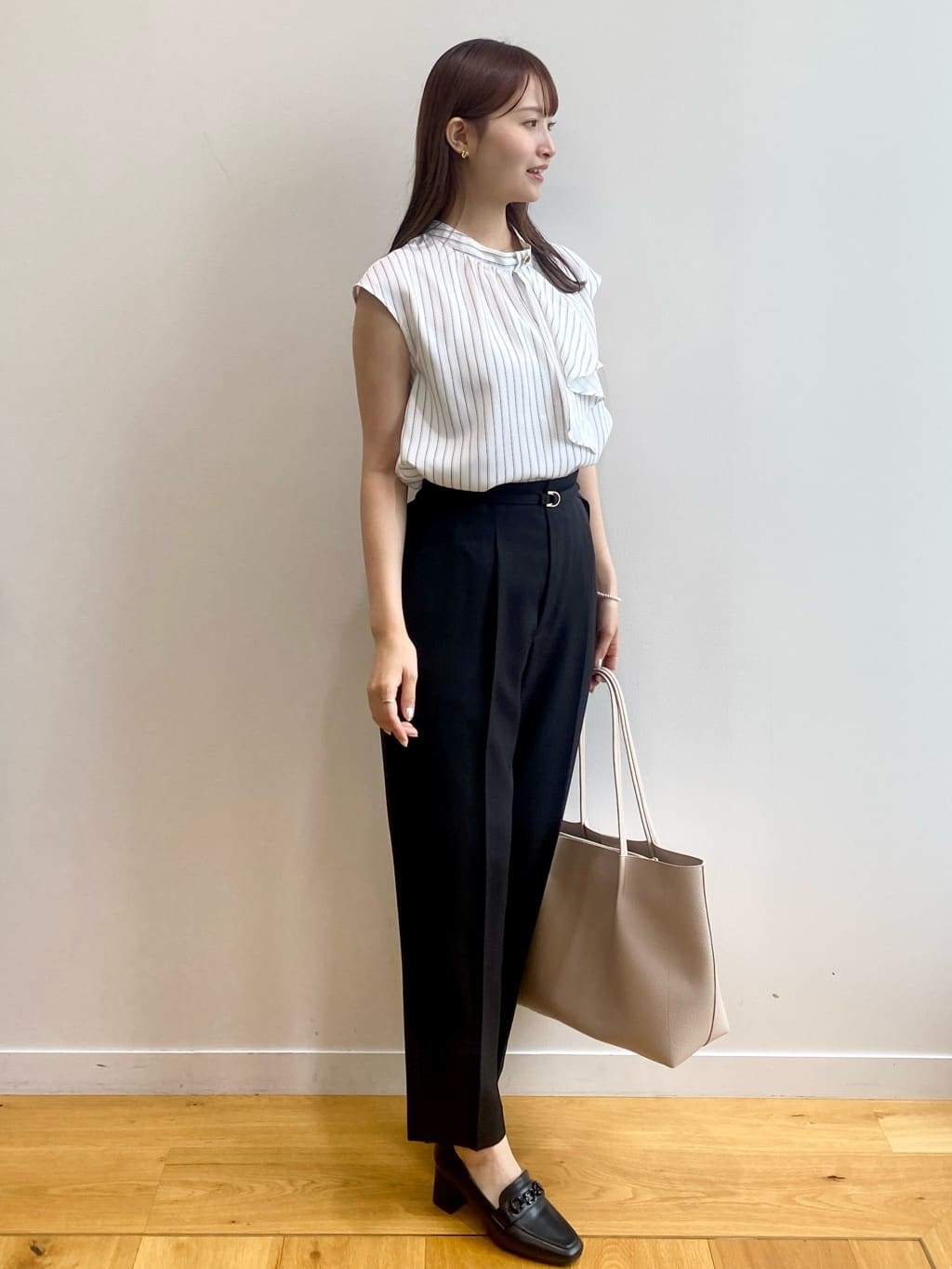 みさかさんの「index｜ストレッチテーパードパンツ【洗濯機洗い可／吸水速乾／防シワ】」を使ったコーディネート