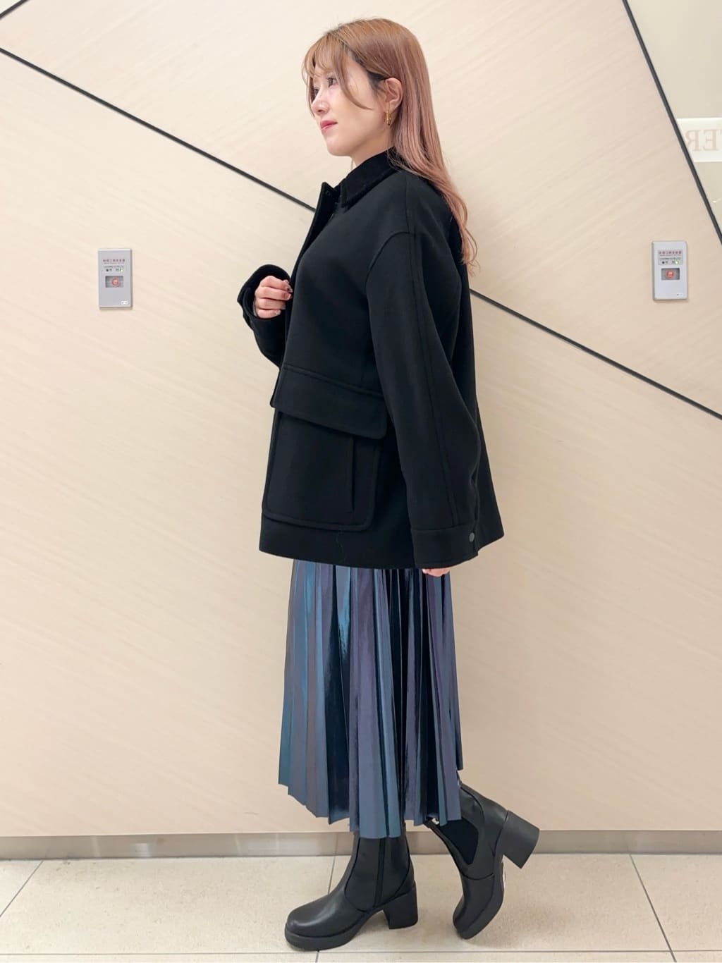 Rinaさんの「DRESSTERIOR｜アルパカブレンドVネックニット」を使ったコーディネート