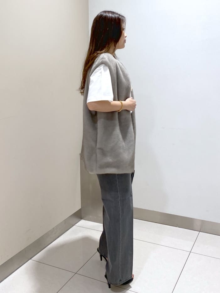 kanaさんの「UNTITLED｜【コットン100/ゆったり/ショート丈/洗える】ベロアロゴTシャツ」を使ったコーディネート