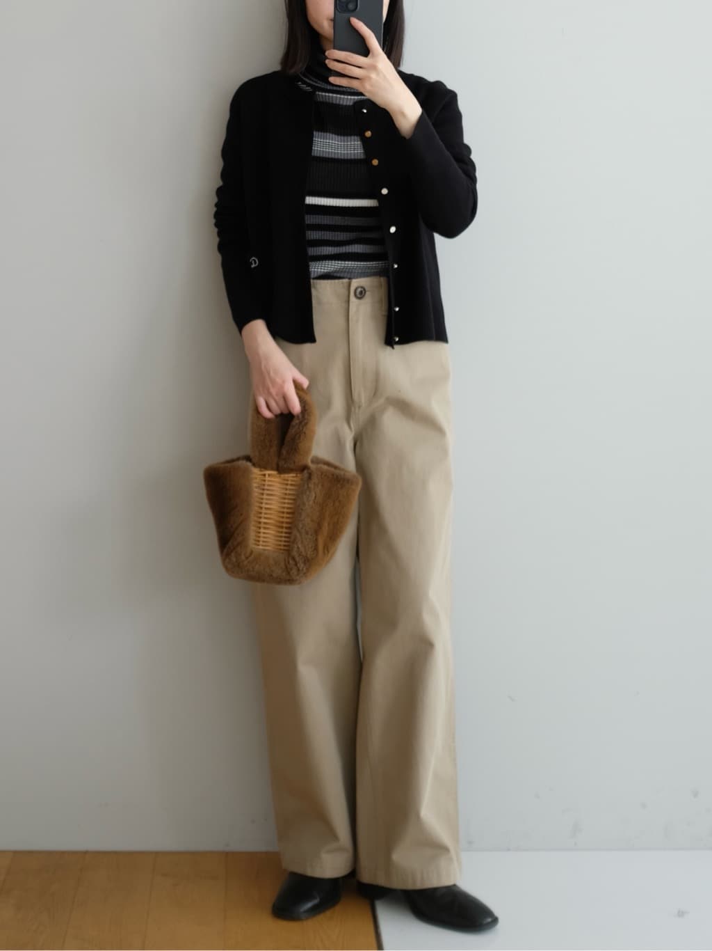 Kishimotoさんの「DRESSTERIOR｜シルクブレンドメリノウールリブプルオーバー」を使ったコーディネート
