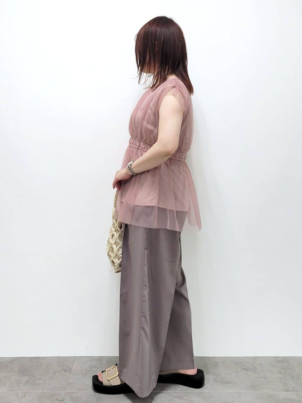 kinaさんの「index｜ラップストレートパンツ【接触冷感／抗ピル／洗濯機洗い可／イージーアイロン】」を使ったコーディネート