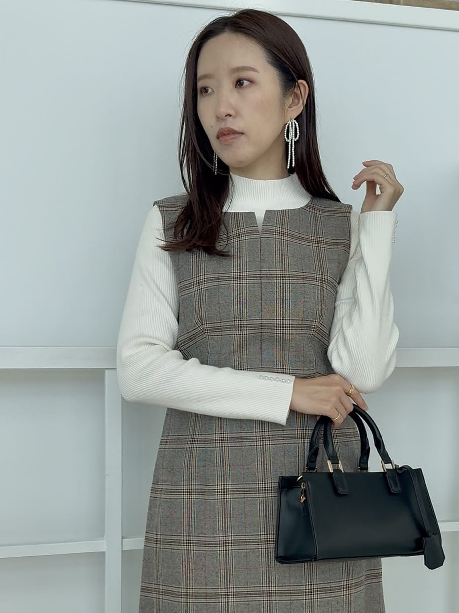 teiさんの「Couture brooch｜【多機能・フェミニン】パール調リブニット」を使ったコーディネート