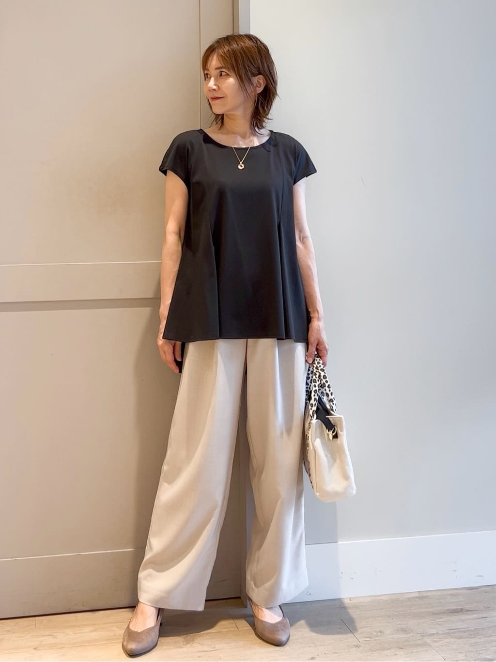 yamakoさんの「grove｜すっきり見え　ペプラムフレンチスリーブカットソー」を使ったコーディネート