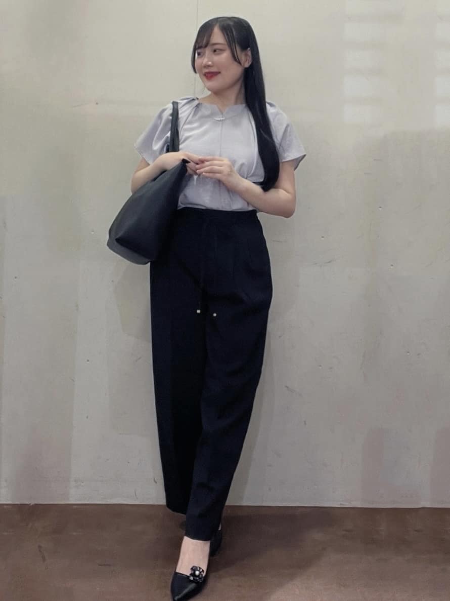 Hitomiさんの「index｜《7色展開／S-LLサイズ》フリルタックスリーブキーネックブラウス【吸水速乾／洗濯機可／イージーアイ」を使ったコーディネート