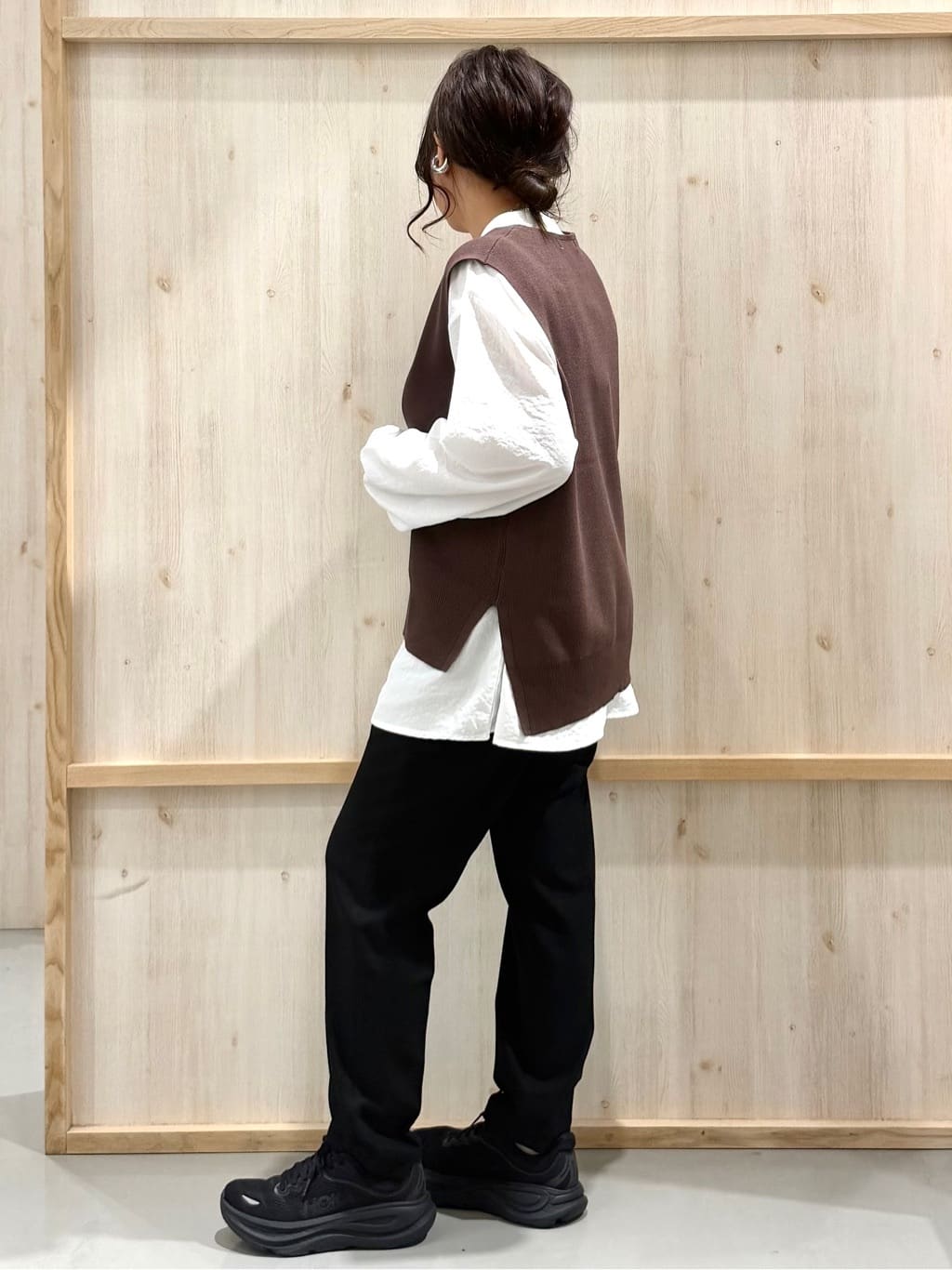 nanaさんの「THE SHOP TK｜【春まで着られる】ニットベスト＆ブラウスセット/洗濯機OK」を使ったコーディネート