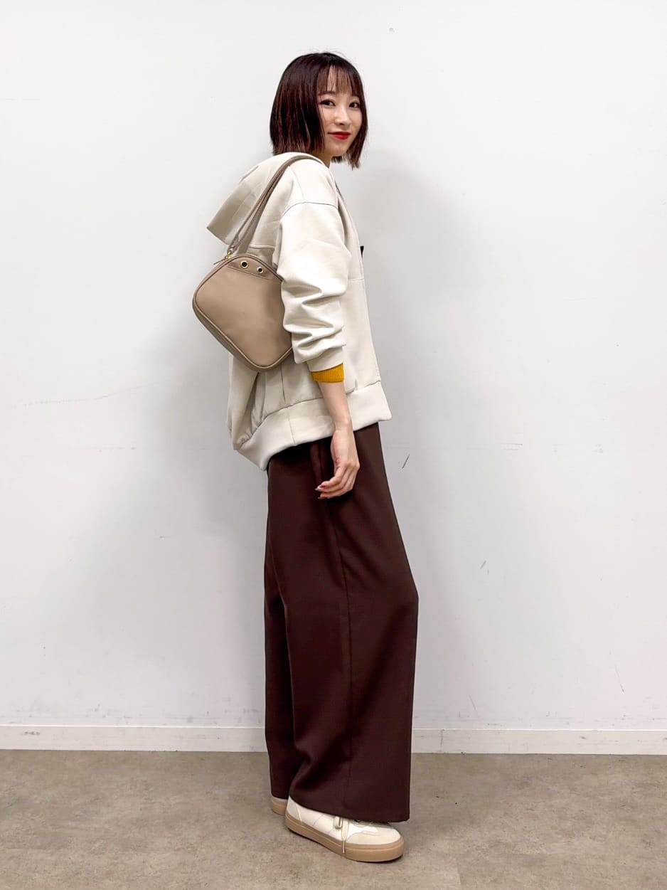𝐜𝐡𝐢𝐤𝐚さんの「SHOO･LA･RUE｜【S-LL】大人カジュアルに ベアトップ風 キャミサロペット」を使ったコーディネート