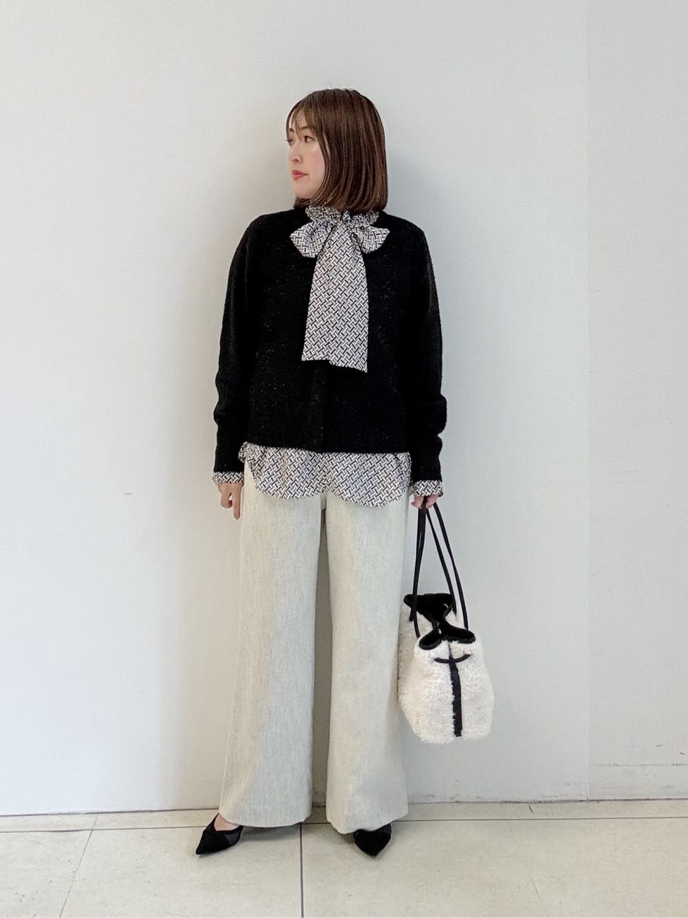 yoshiyaさんの「INDIVI｜ジオメプリントボウタイブラウス」を使ったコーディネート