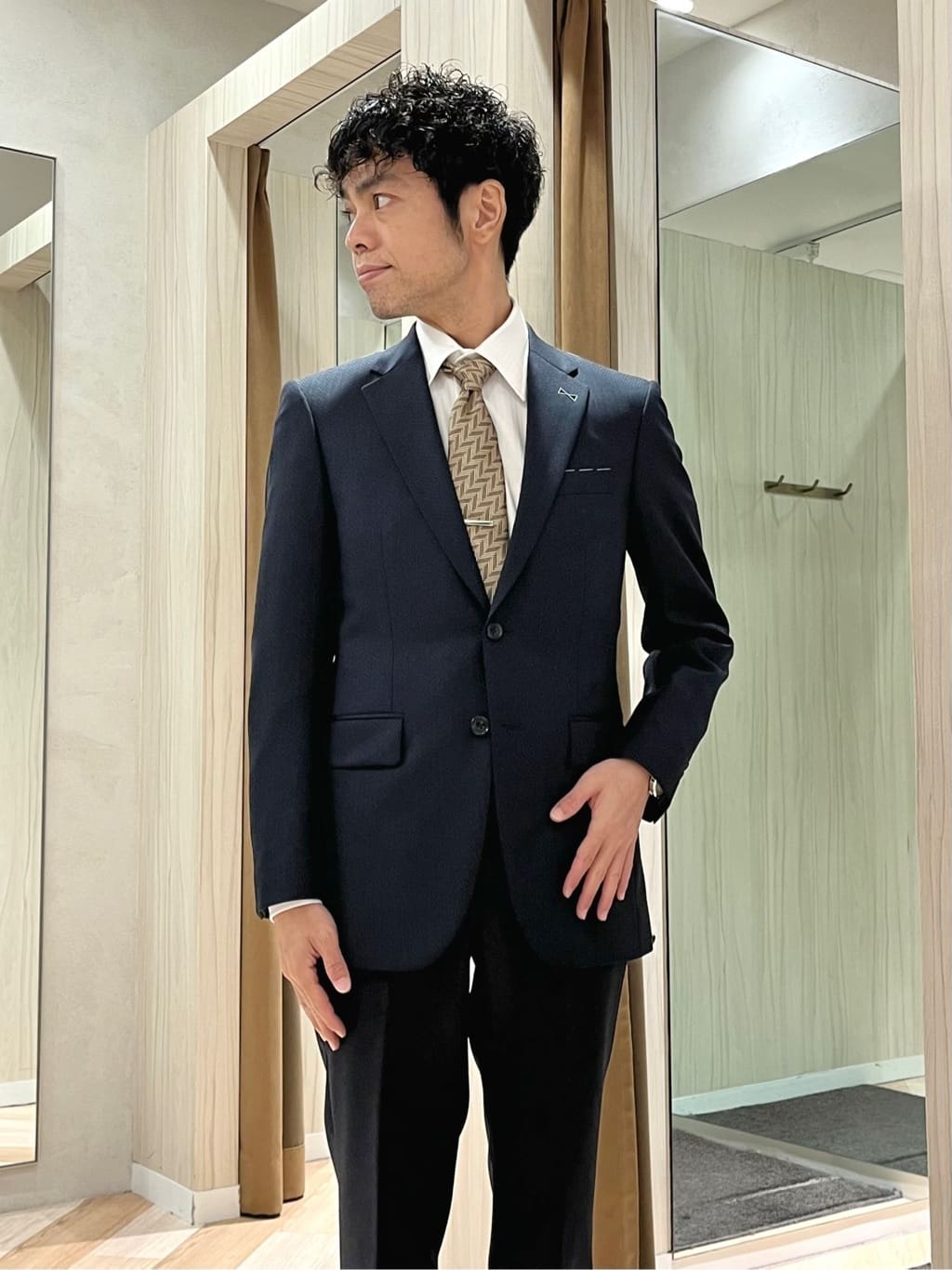 URAさんの「TAKEO KIKUCHI｜【Made in JAPAN】矢絣（やがすり）スーツ／スリーピース対応」を使ったコーディネート